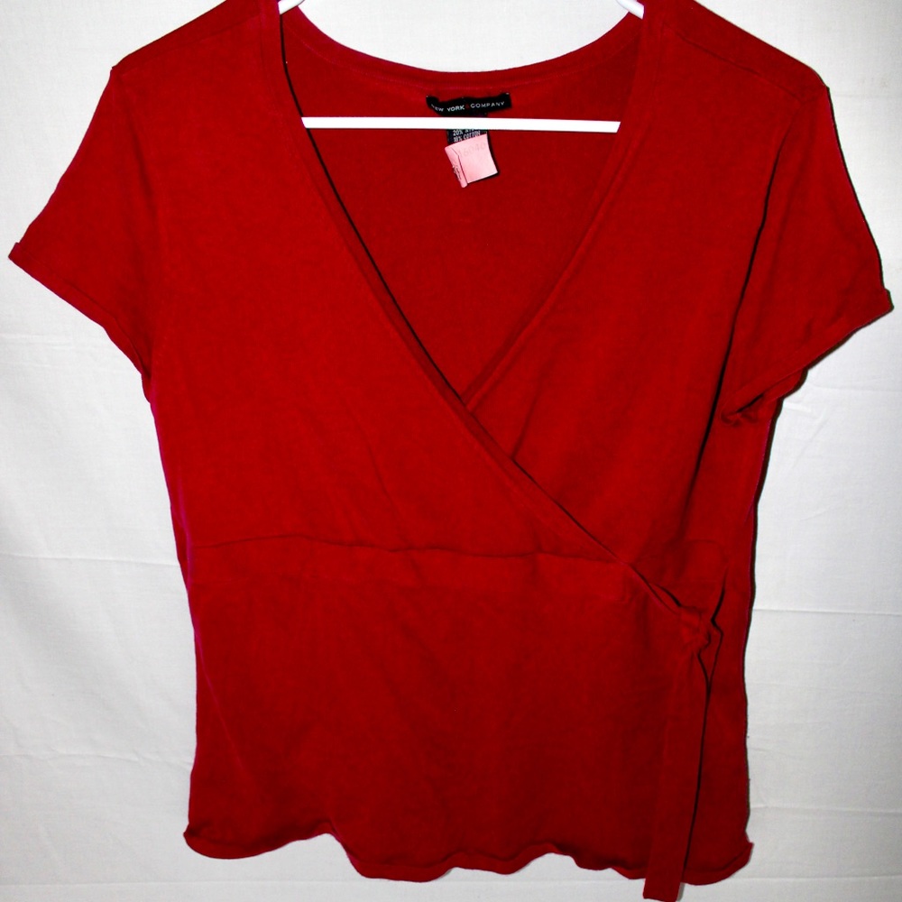 New York & Company Top Women Size L Red Short Sleeve Cross Crop Top